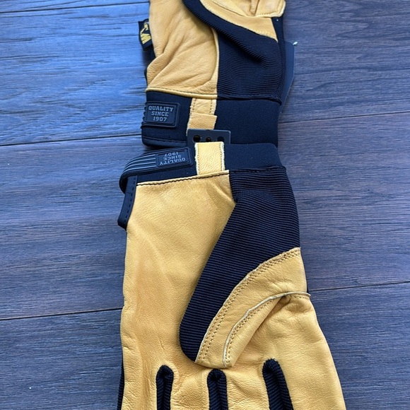 Wells Lamont HydraHyde heavy duty goat skin palm,water resistant leather gloves - Picture 8 of 8